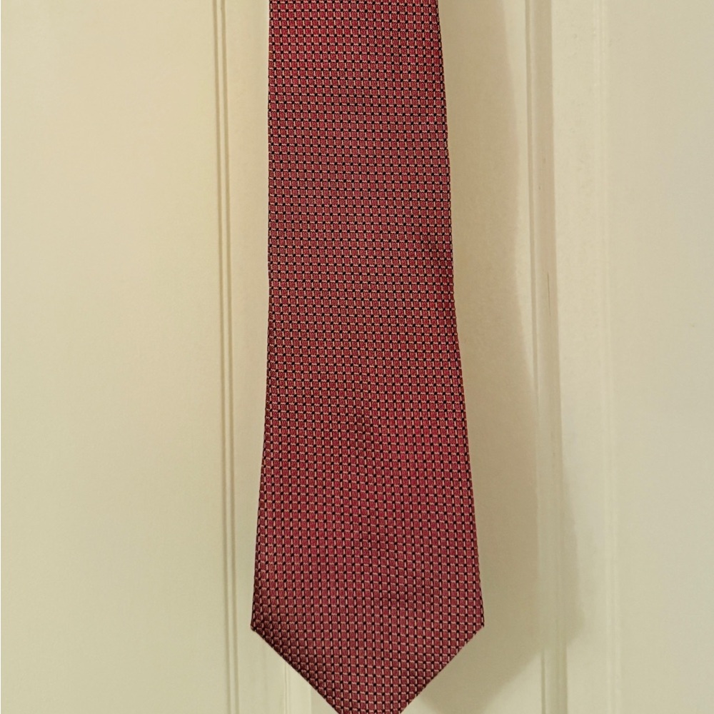 Elegant Maroon Geometric Men's Tie